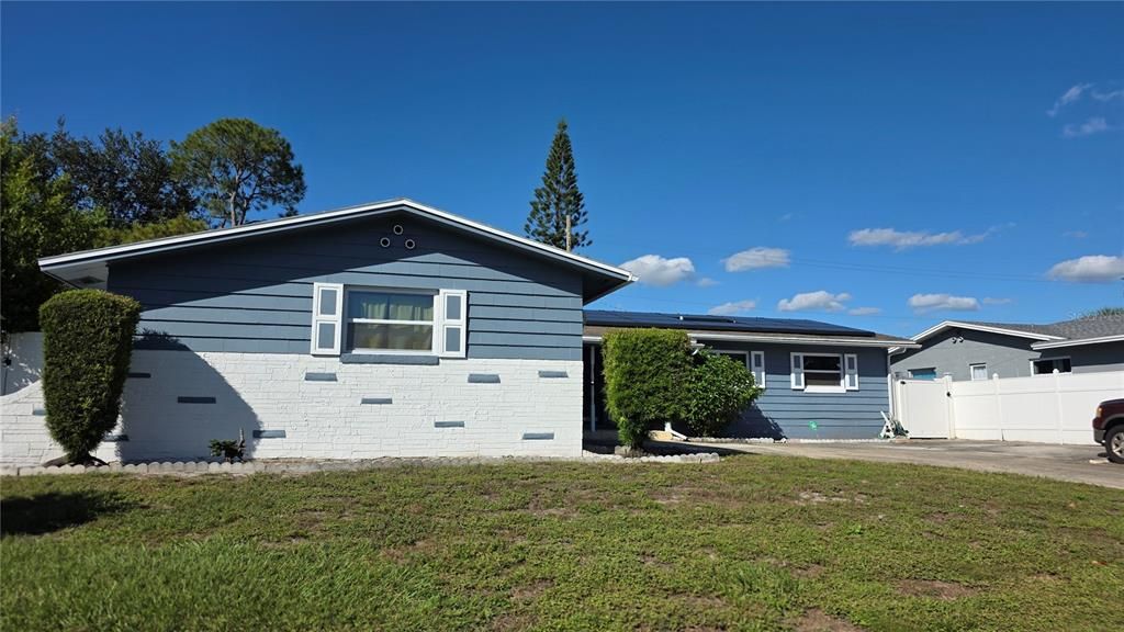 Recently Sold: $304,990 (3 beds, 2 baths, 1438 Square Feet)