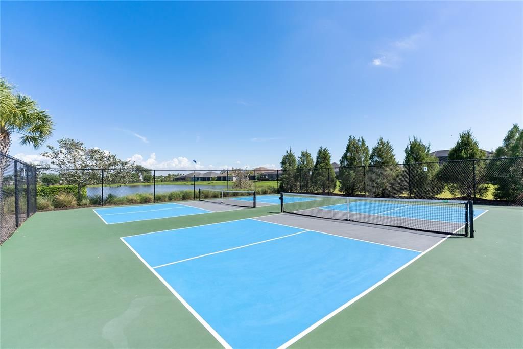 For Sale: $530,000 (3 beds, 2 baths, 1904 Square Feet)