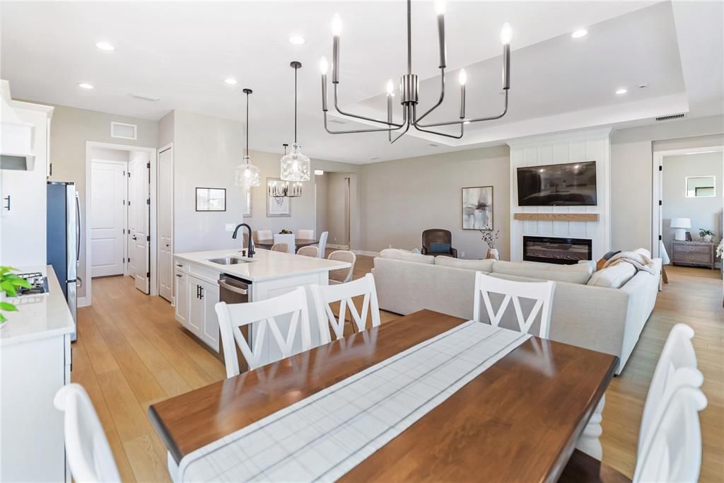 For Sale: $530,000 (3 beds, 2 baths, 1904 Square Feet)