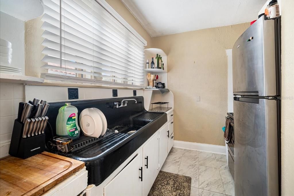 For Sale: $1,750,000 (6 beds, 4 baths, 3564 Square Feet)