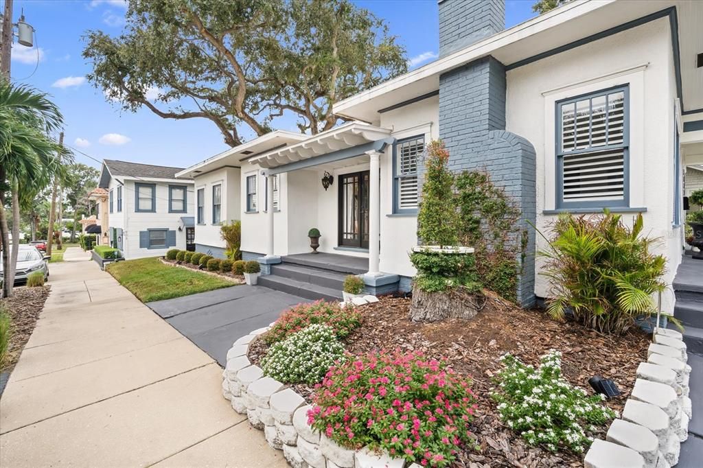 For Sale: $1,750,000 (6 beds, 4 baths, 3564 Square Feet)