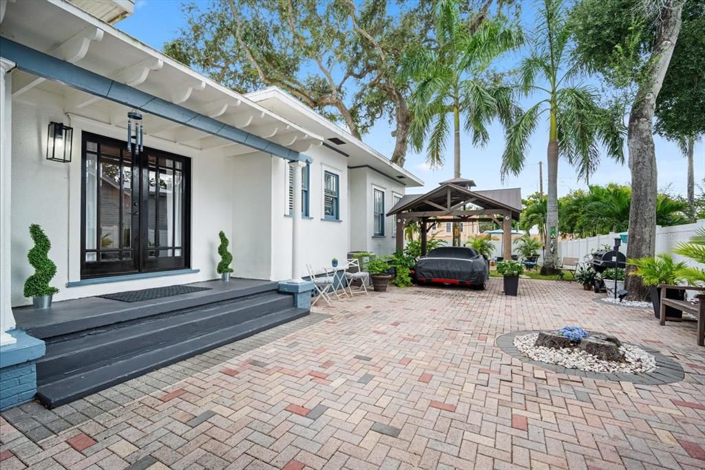 For Sale: $1,750,000 (6 beds, 4 baths, 3564 Square Feet)