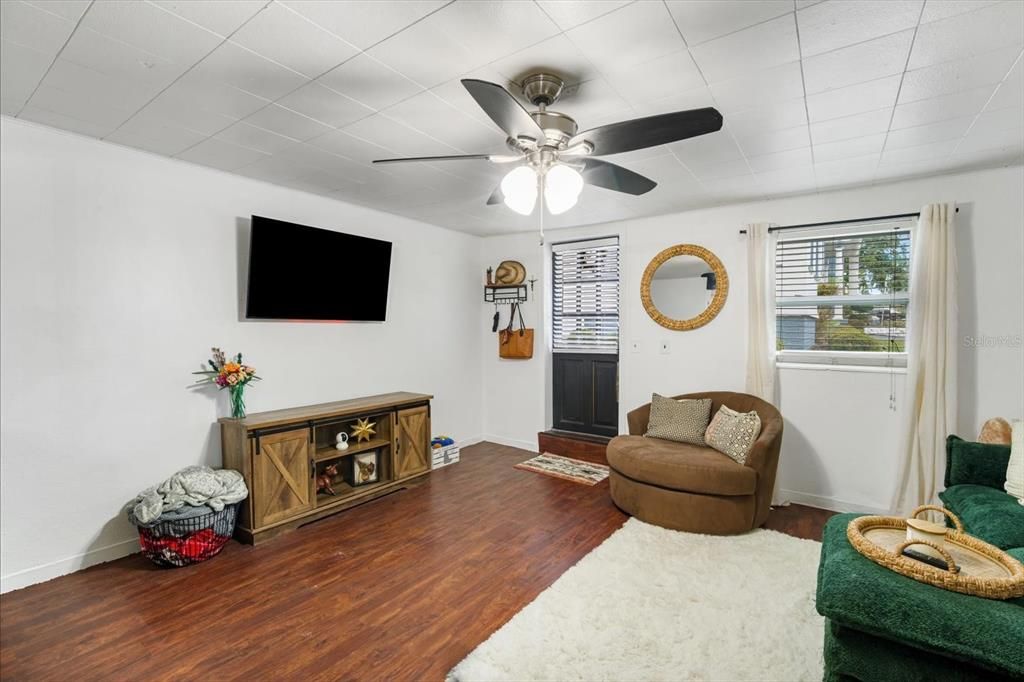 For Sale: $1,750,000 (6 beds, 4 baths, 3564 Square Feet)