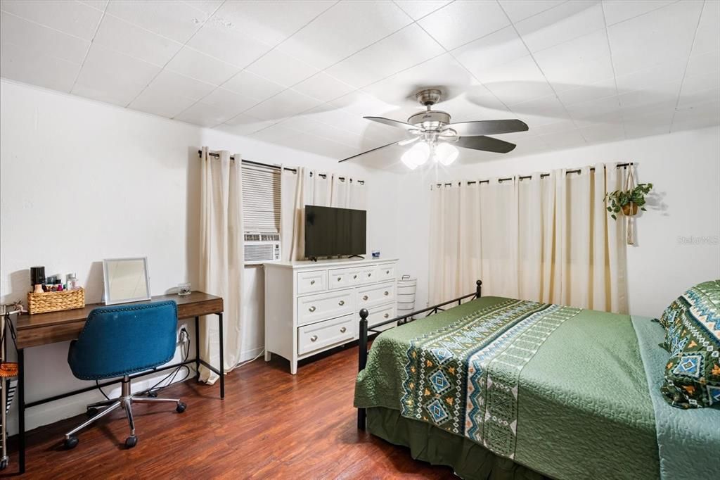 For Sale: $1,750,000 (6 beds, 4 baths, 3564 Square Feet)