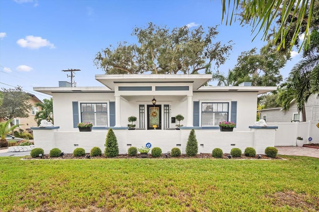 For Sale: $1,750,000 (6 beds, 4 baths, 3564 Square Feet)