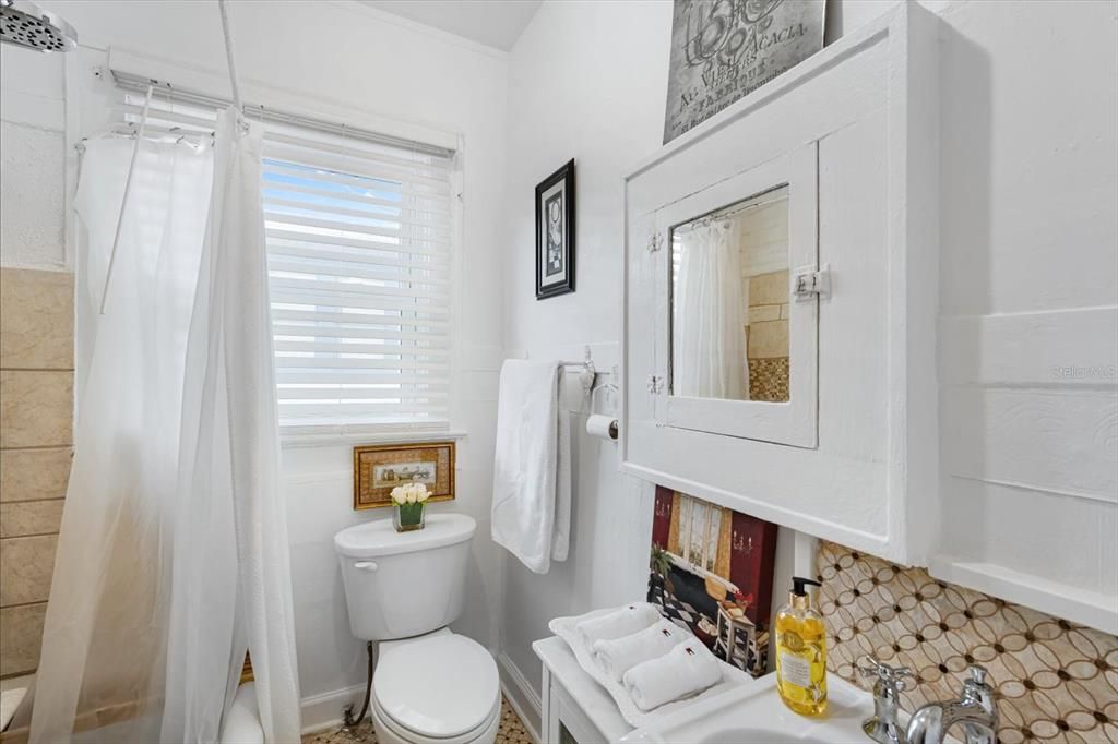 For Sale: $1,750,000 (6 beds, 4 baths, 3564 Square Feet)