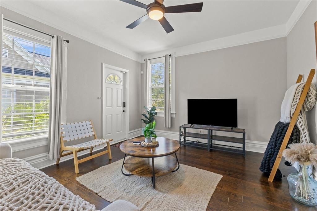 Под контрактом: $1,350,000 (6 спален, 0 ванн, 3080 Квадратных фут)