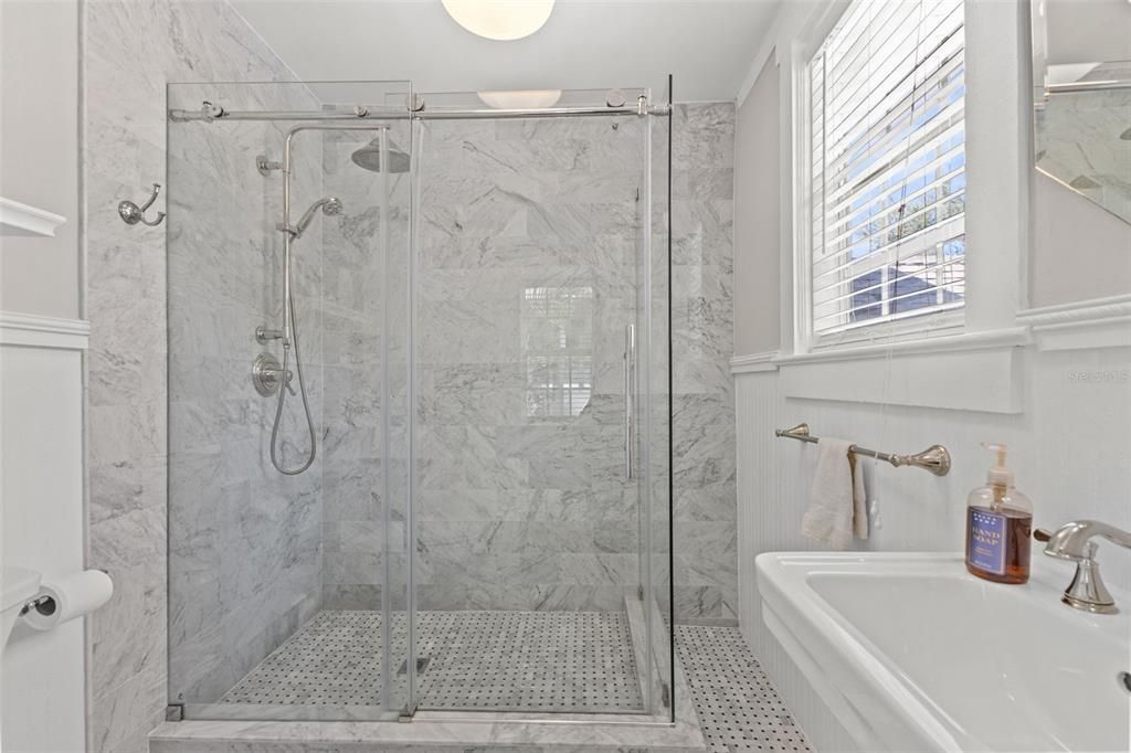 Под контрактом: $1,350,000 (6 спален, 0 ванн, 3080 Квадратных фут)