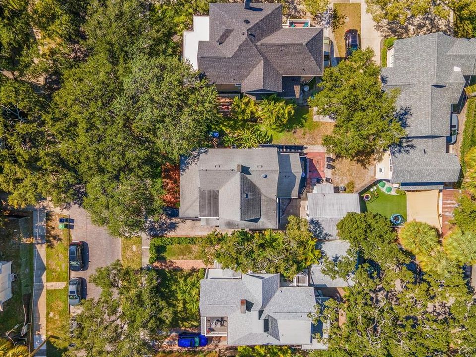 Под контрактом: $1,350,000 (6 спален, 0 ванн, 3080 Квадратных фут)