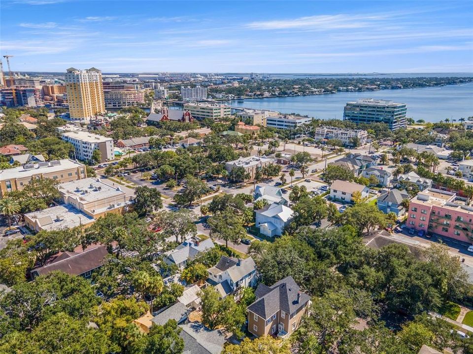 Под контрактом: $1,350,000 (6 спален, 0 ванн, 3080 Квадратных фут)