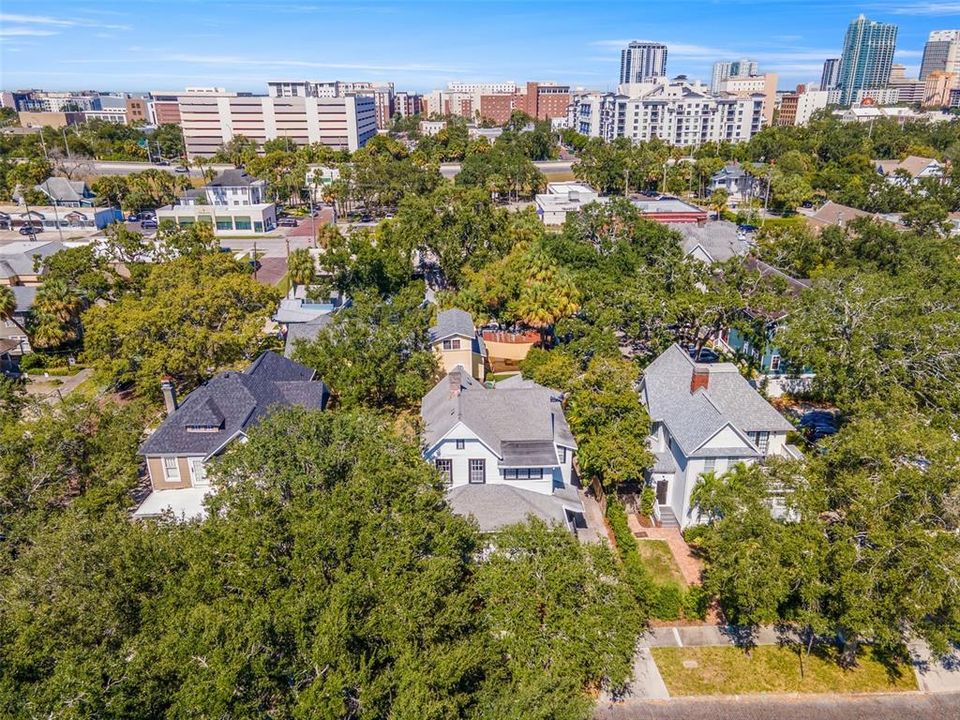 Под контрактом: $1,350,000 (6 спален, 0 ванн, 3080 Квадратных фут)