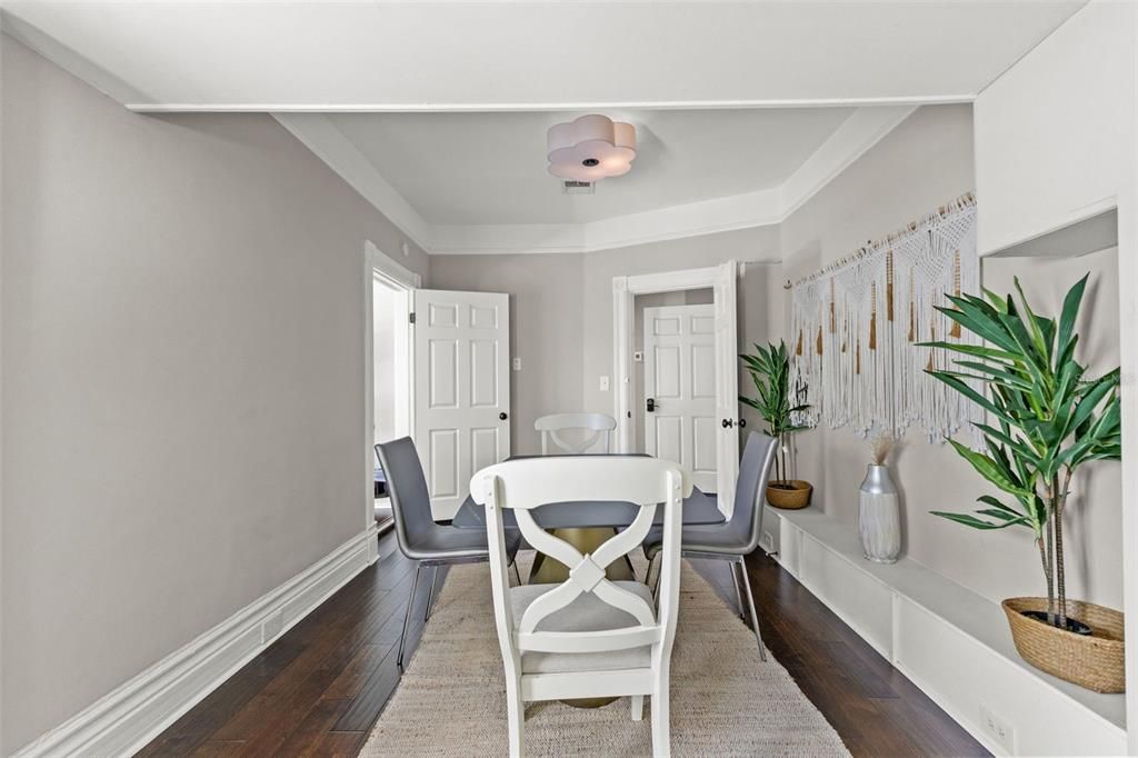 Под контрактом: $1,350,000 (6 спален, 0 ванн, 3080 Квадратных фут)