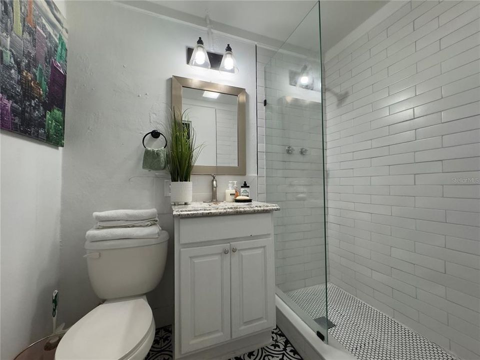 Под контрактом: $1,350,000 (6 спален, 0 ванн, 3080 Квадратных фут)