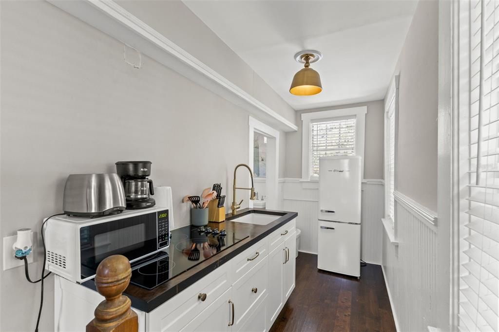 Под контрактом: $1,350,000 (6 спален, 0 ванн, 3080 Квадратных фут)