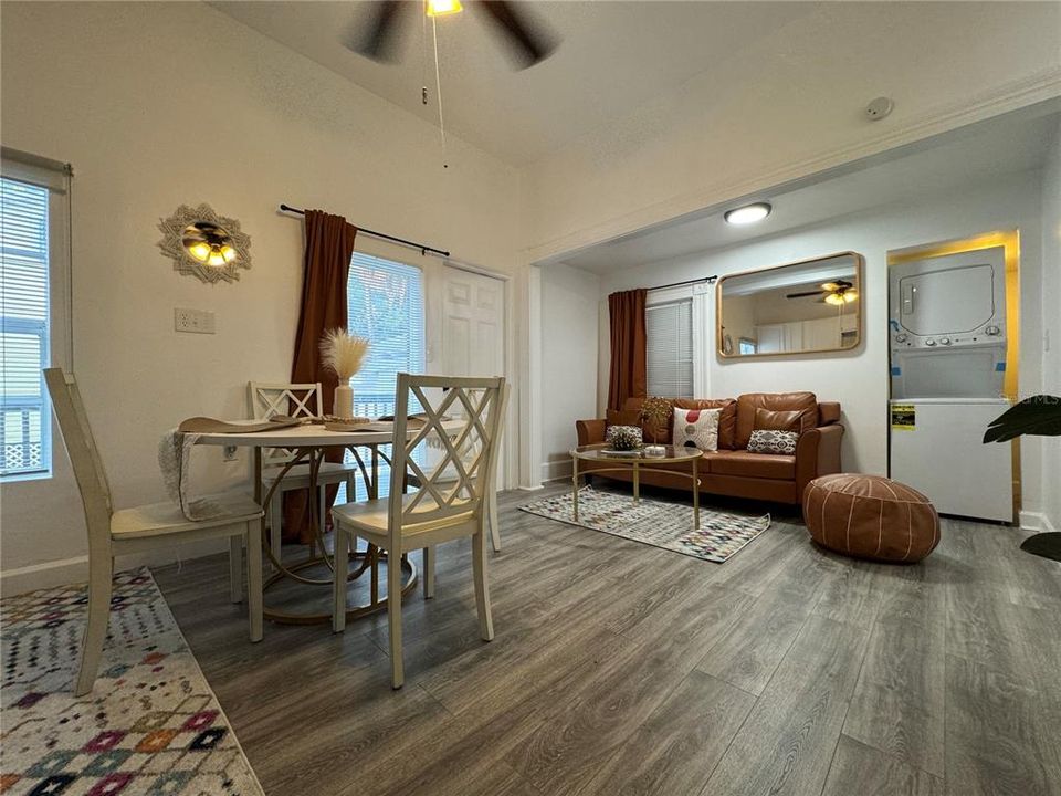 Под контрактом: $1,350,000 (6 спален, 0 ванн, 3080 Квадратных фут)