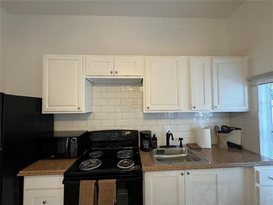 Под контрактом: $1,350,000 (6 спален, 0 ванн, 3080 Квадратных фут)