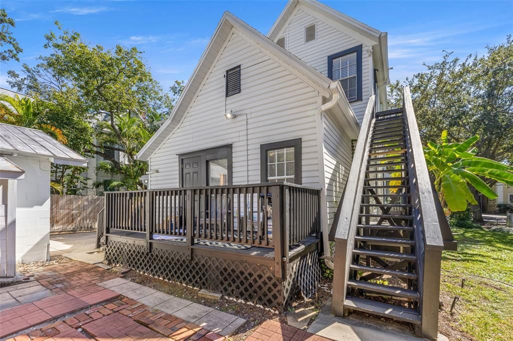 Под контрактом: $1,350,000 (6 спален, 0 ванн, 3080 Квадратных фут)