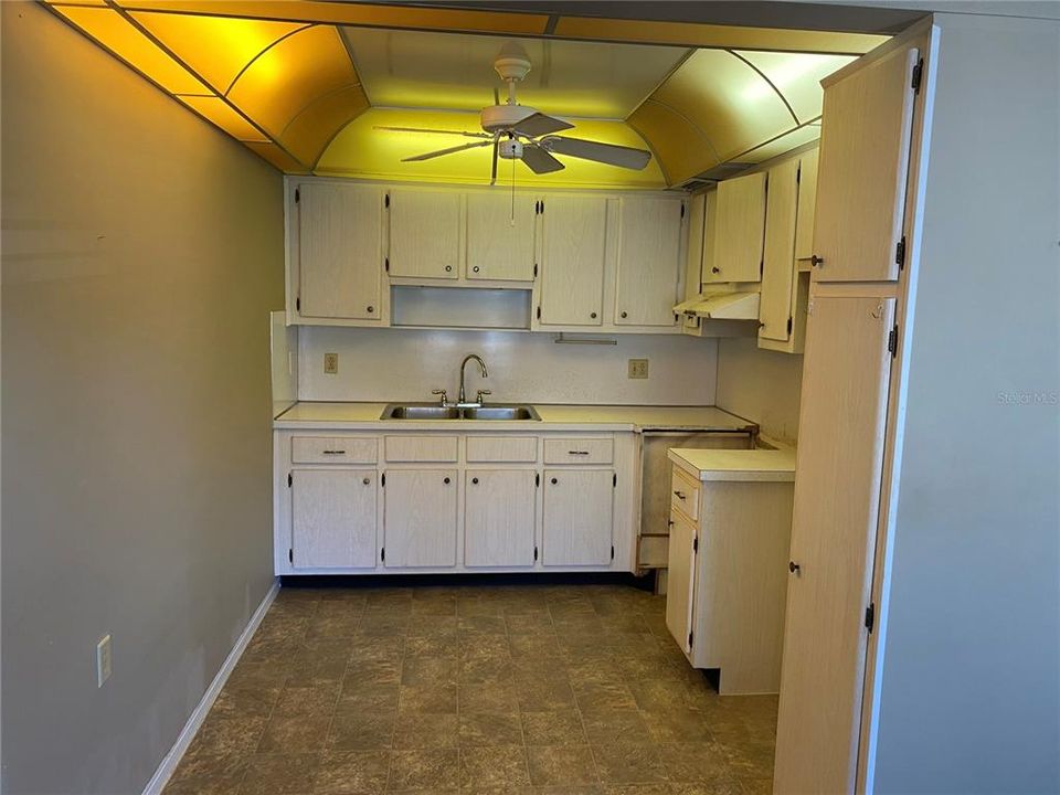 For Sale: $89,500 (2 beds, 1 baths, 874 Square Feet)