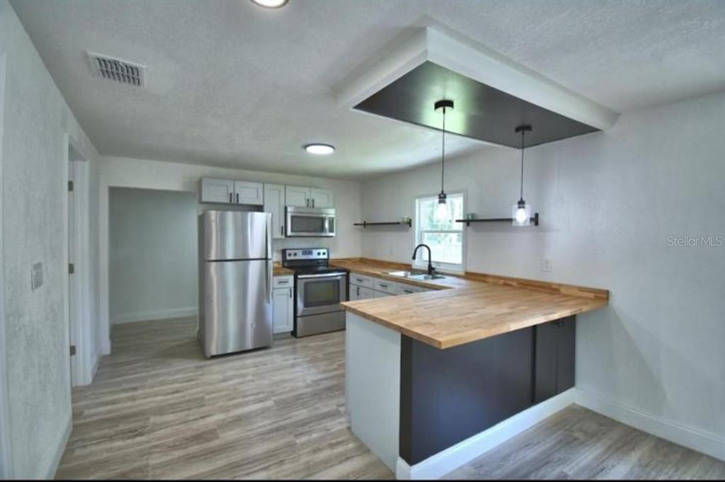 For Sale: $240,000 (3 beds, 2 baths, 1300 Square Feet)