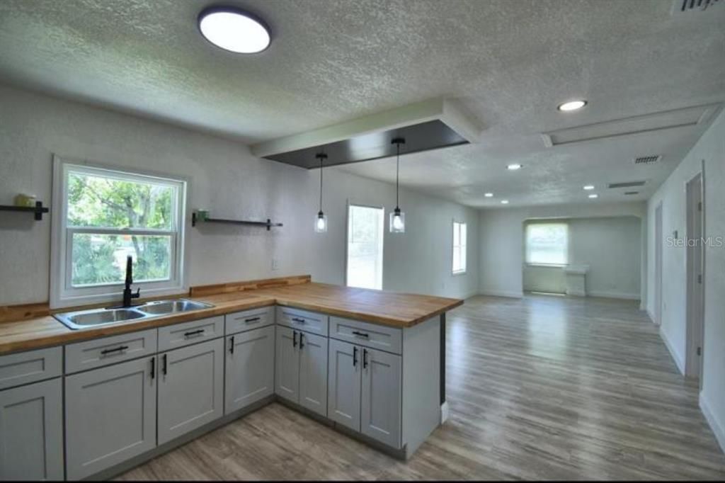 For Sale: $240,000 (3 beds, 2 baths, 1300 Square Feet)