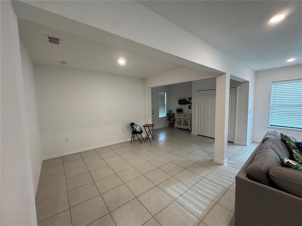 For Rent: $2,095 (3 beds, 2 baths, 1713 Square Feet)