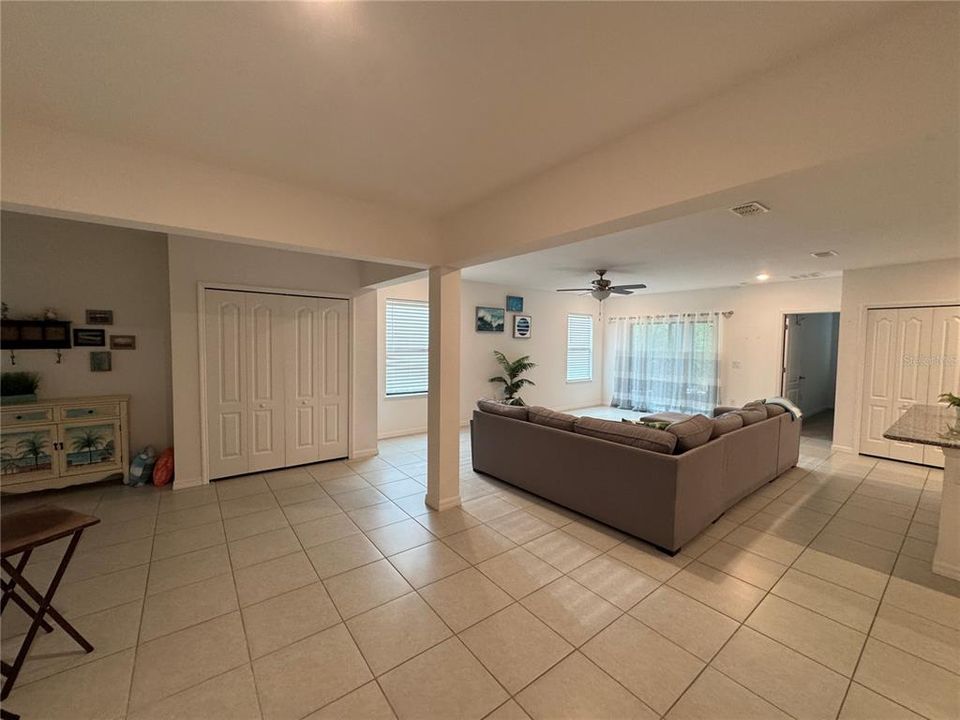 For Rent: $2,095 (3 beds, 2 baths, 1713 Square Feet)