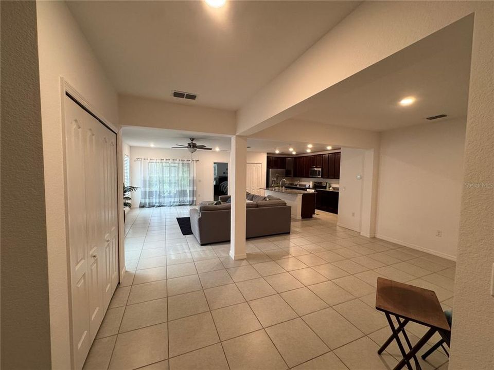 For Rent: $2,095 (3 beds, 2 baths, 1713 Square Feet)
