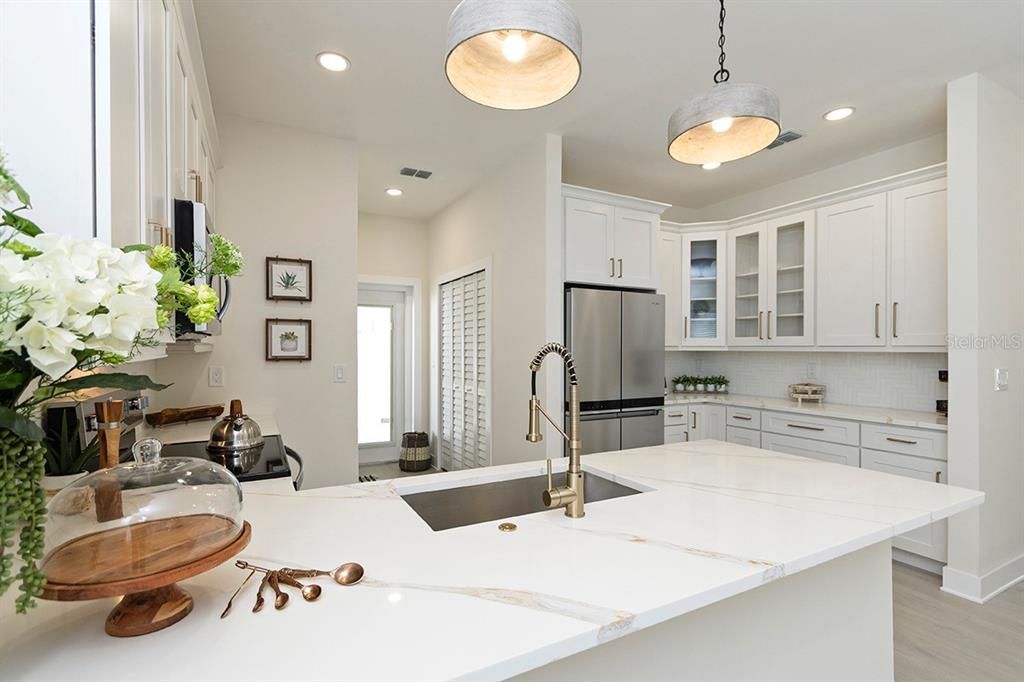 Active With Contract: $399,400 (3 beds, 2 baths, 1592 Square Feet)