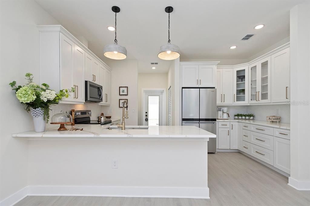 Active With Contract: $399,400 (3 beds, 2 baths, 1592 Square Feet)