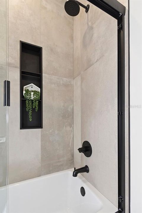 Active With Contract: $399,400 (3 beds, 2 baths, 1592 Square Feet)