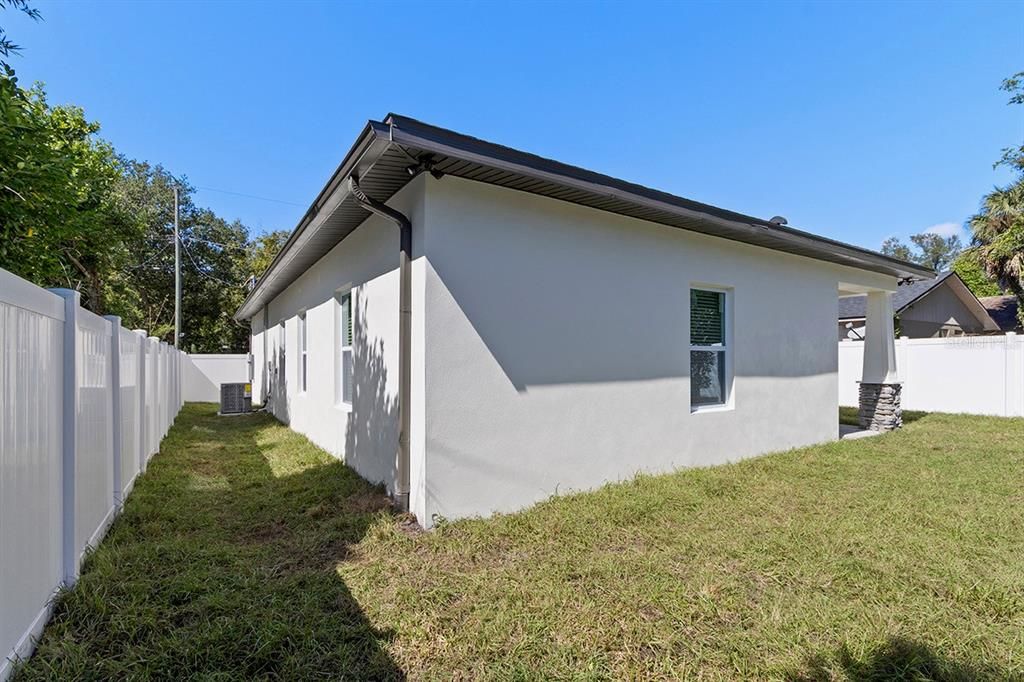 Active With Contract: $399,400 (3 beds, 2 baths, 1592 Square Feet)