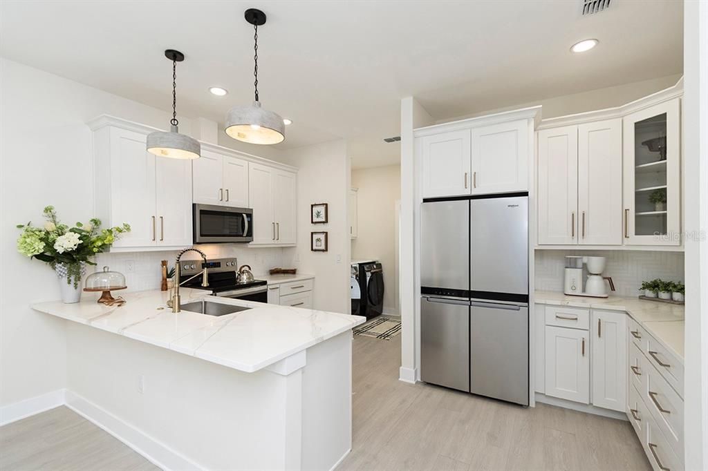 Active With Contract: $399,400 (3 beds, 2 baths, 1592 Square Feet)