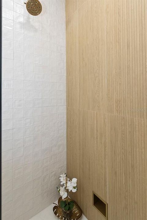 Active With Contract: $399,400 (3 beds, 2 baths, 1592 Square Feet)