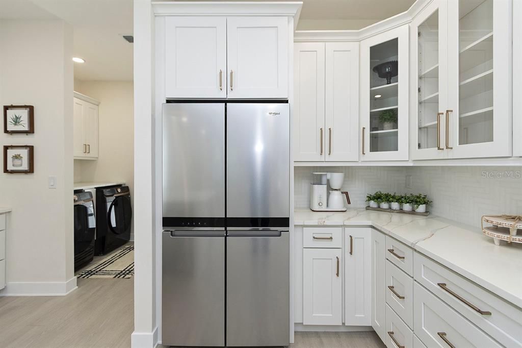 Active With Contract: $399,400 (3 beds, 2 baths, 1592 Square Feet)