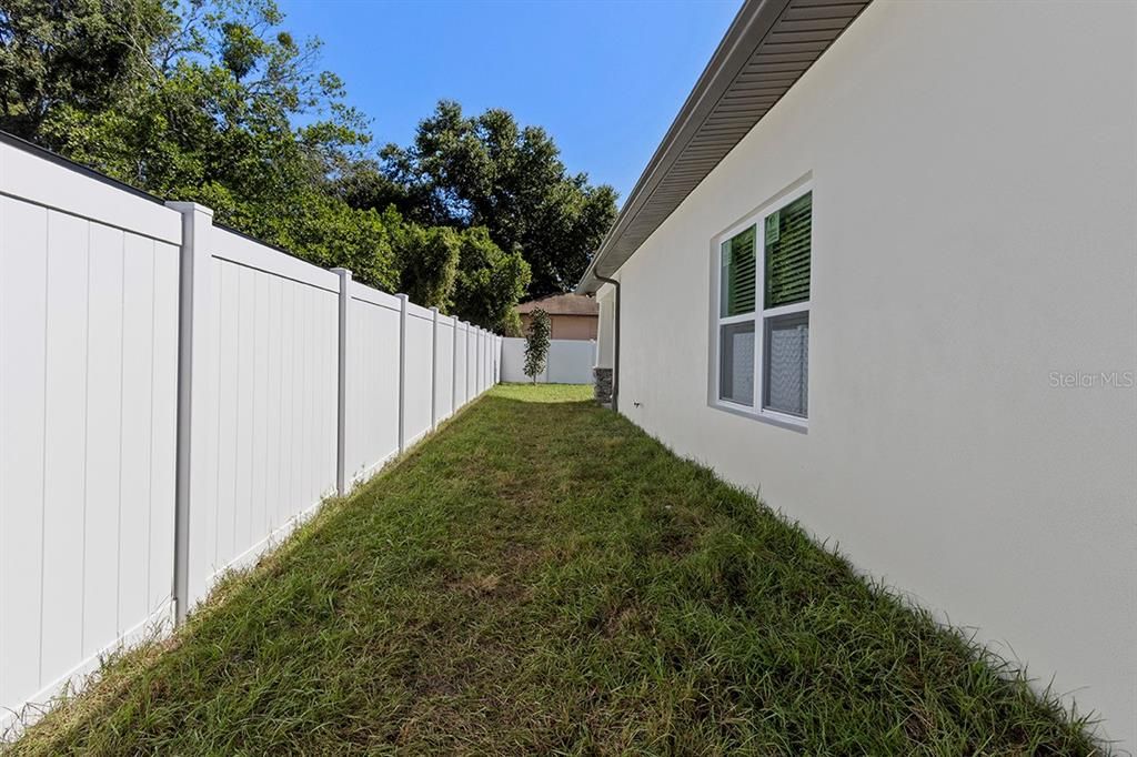 Active With Contract: $399,400 (3 beds, 2 baths, 1592 Square Feet)