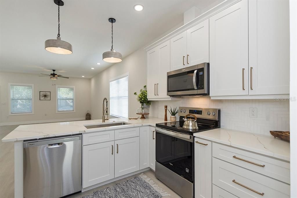 Active With Contract: $399,400 (3 beds, 2 baths, 1592 Square Feet)
