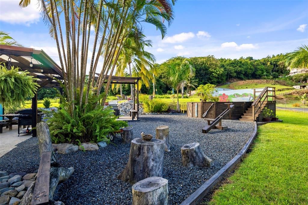 For Sale: $385,000 (3 beds, 2 baths, 966 Square Feet)