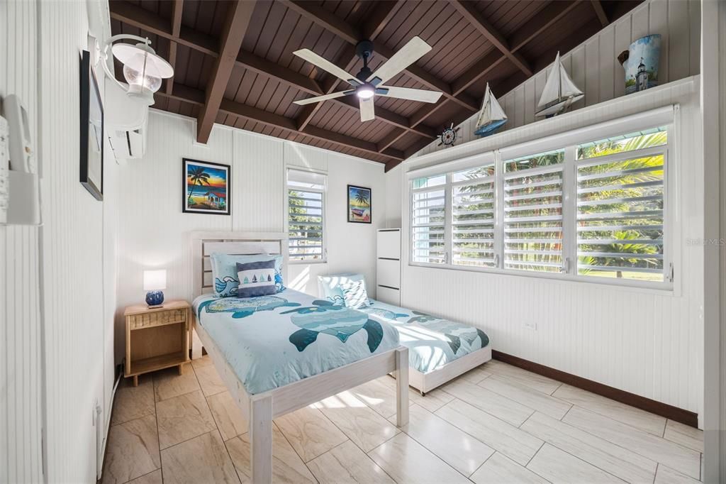 For Sale: $385,000 (3 beds, 2 baths, 966 Square Feet)