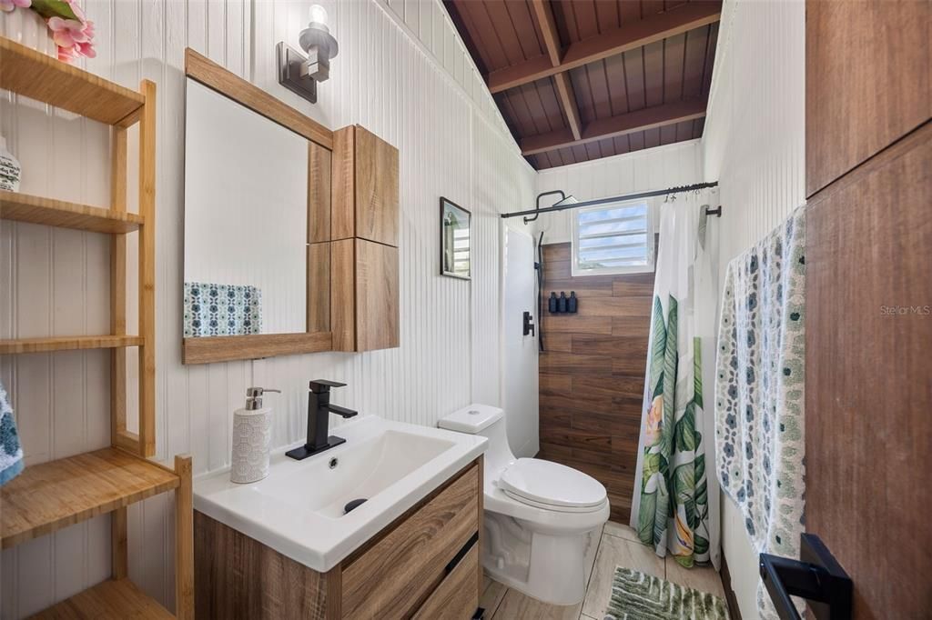 For Sale: $385,000 (3 beds, 2 baths, 966 Square Feet)