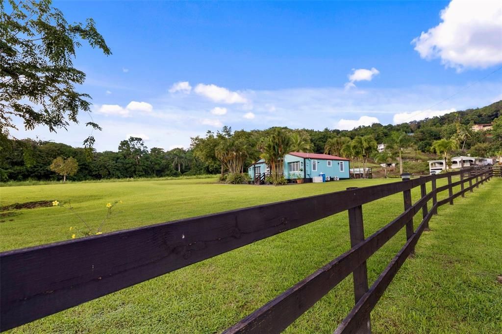 For Sale: $385,000 (3 beds, 2 baths, 966 Square Feet)