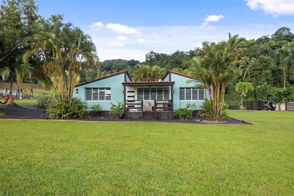 For Sale: $385,000 (3 beds, 2 baths, 966 Square Feet)