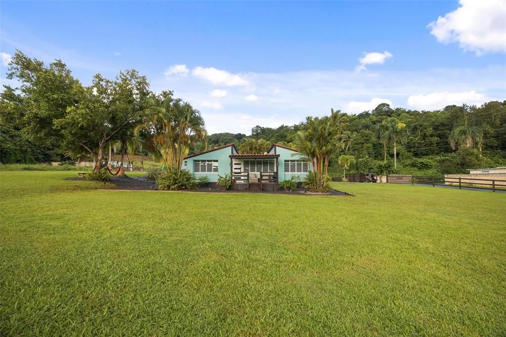 For Sale: $385,000 (3 beds, 2 baths, 966 Square Feet)