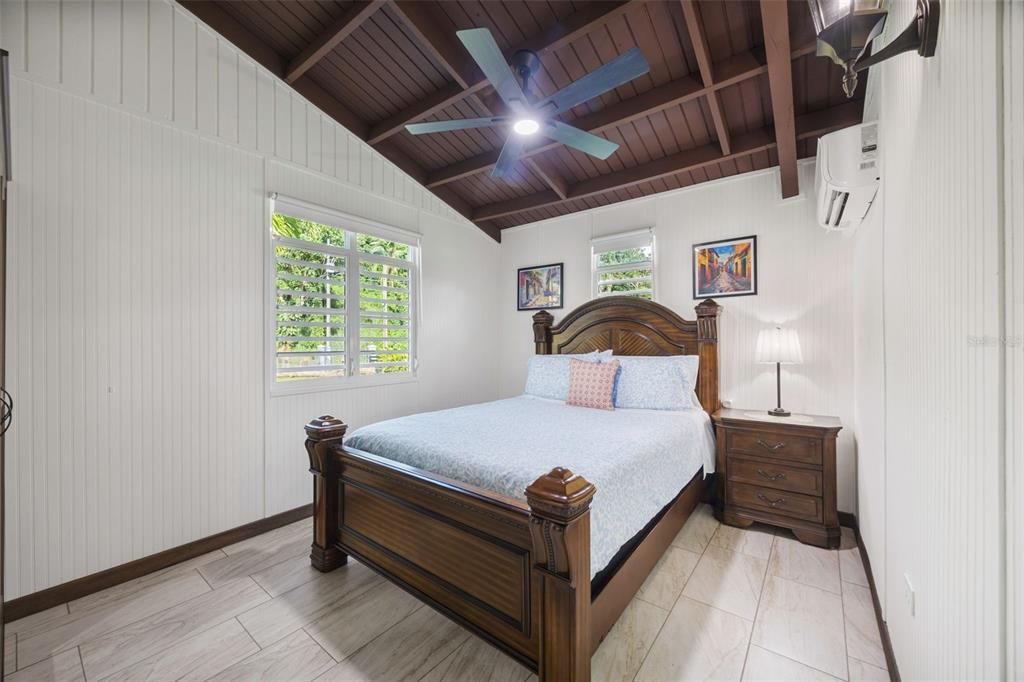 For Sale: $385,000 (3 beds, 2 baths, 966 Square Feet)