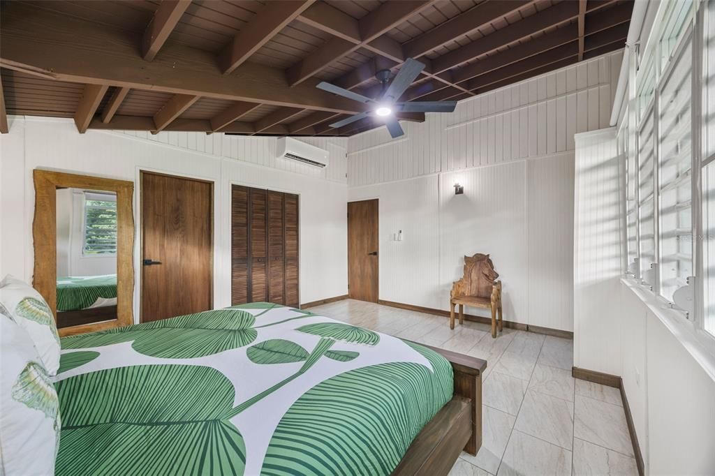 For Sale: $385,000 (3 beds, 2 baths, 966 Square Feet)