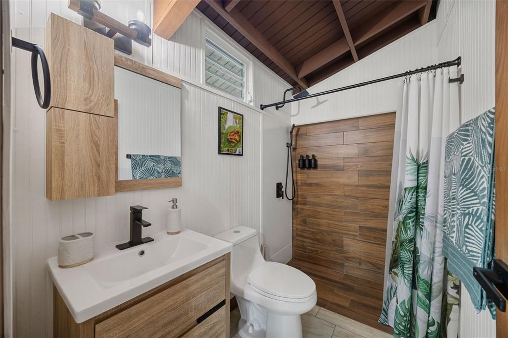 For Sale: $385,000 (3 beds, 2 baths, 966 Square Feet)