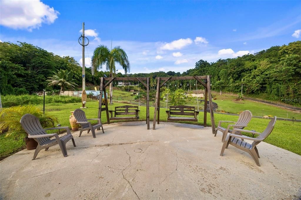 For Sale: $385,000 (3 beds, 2 baths, 966 Square Feet)