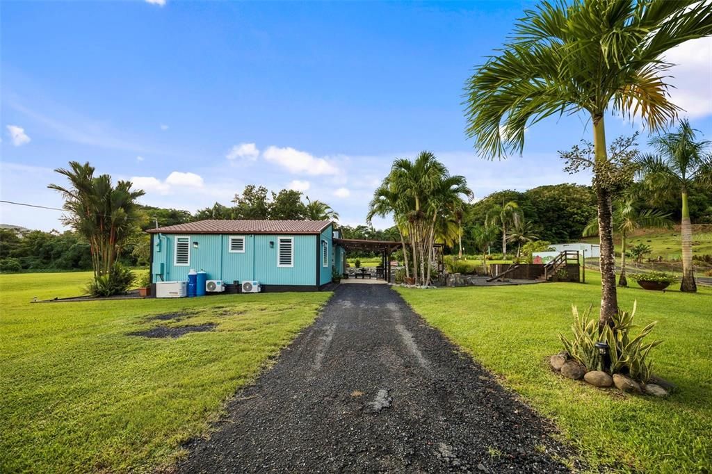 For Sale: $385,000 (3 beds, 2 baths, 966 Square Feet)