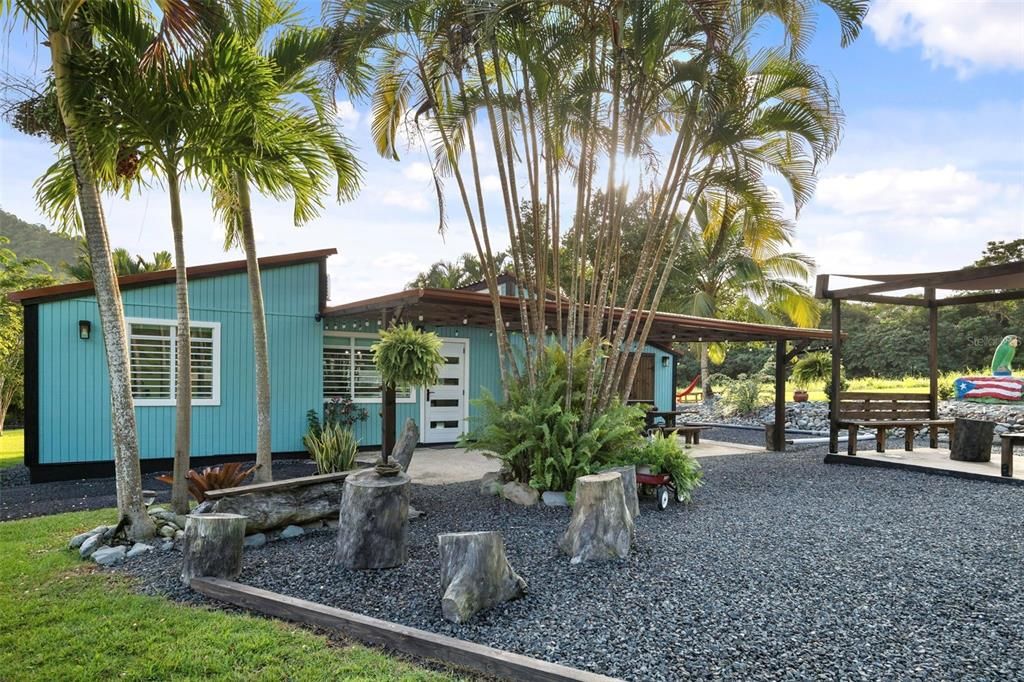 For Sale: $385,000 (3 beds, 2 baths, 966 Square Feet)