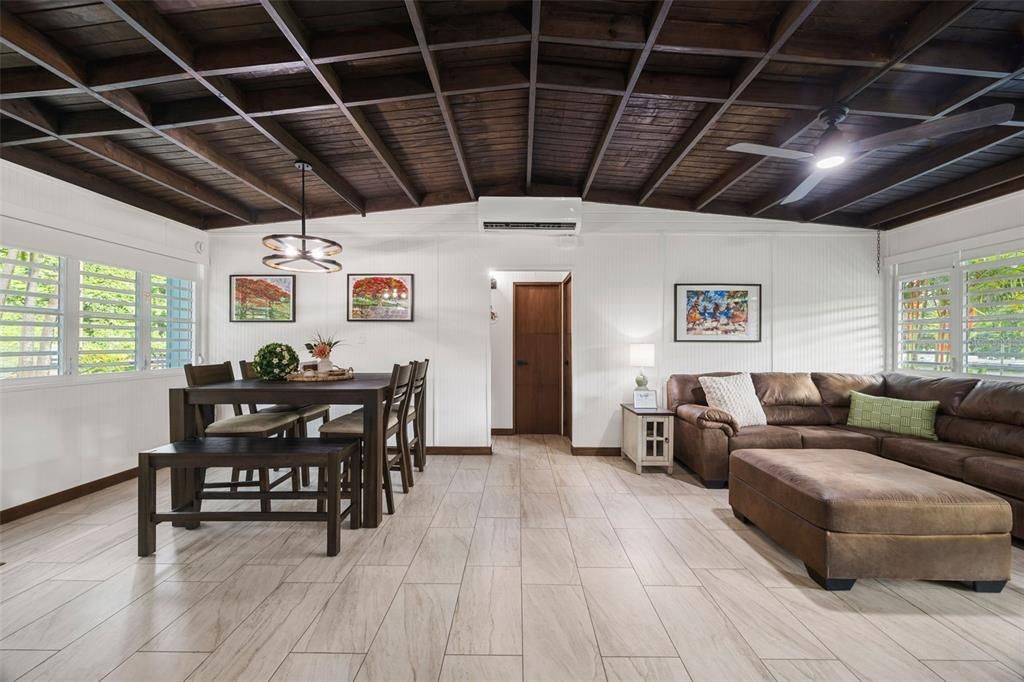 For Sale: $385,000 (3 beds, 2 baths, 966 Square Feet)