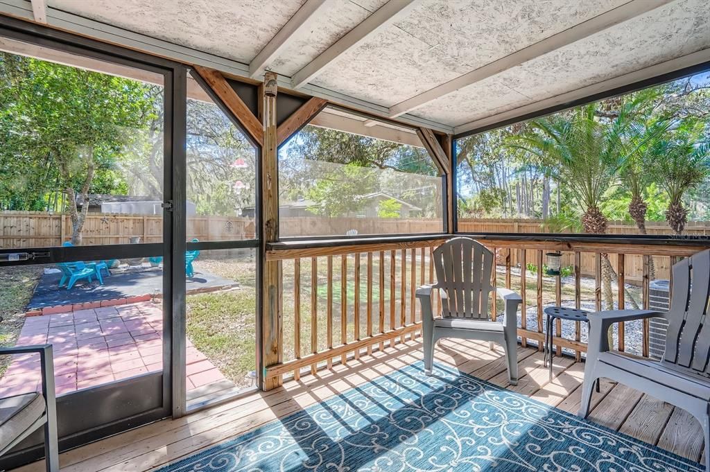 For Sale: $210,000 (2 beds, 1 baths, 864 Square Feet)